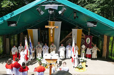 Festgottesdienst zum 1.000 Todestag des Heiligen Heimerads auf dem Hasunger Berg (Foto: Karl-Franz Thiede)